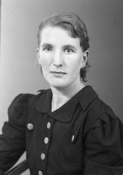 Porträtt av en dam. Ateljefoto.