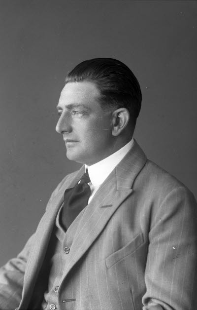 Porträtt av en herre. Ateljefoto.