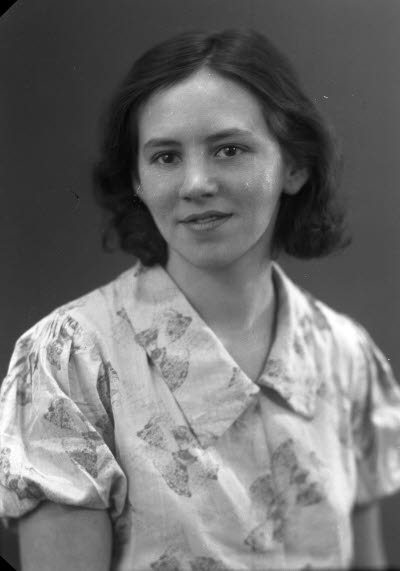 Porträtt av en dam. Ateljefoto.