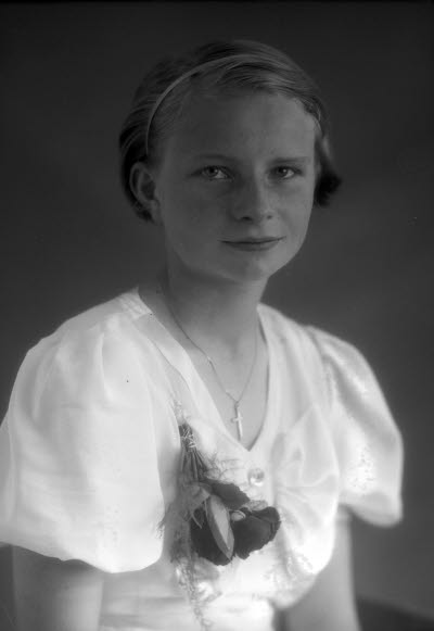 Porträtt av en flicka. Ateljefoto.