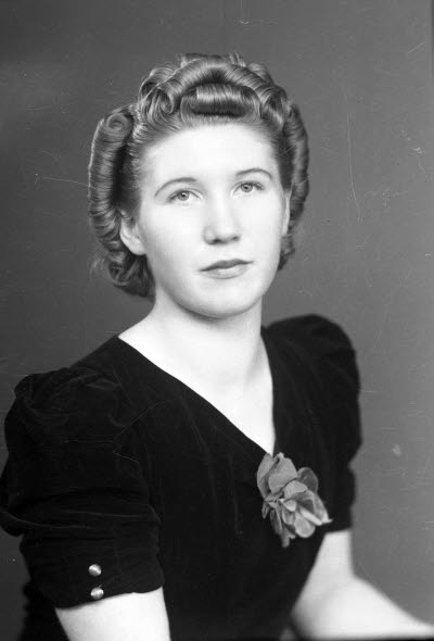 Porträtt av en dam. Ateljefoto.