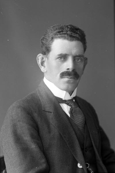 Porträtt av en herre. Ateljefoto.