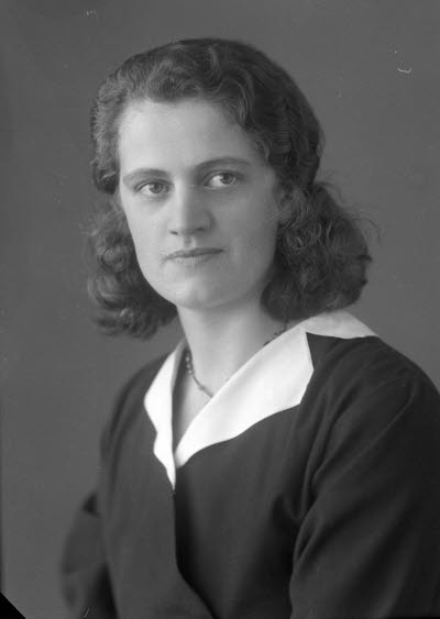 Porträtt av en dam. Ateljefoto.