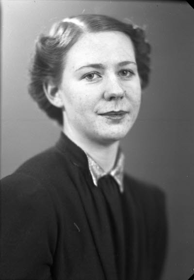 Porträtt av en dam. Ateljefoto.