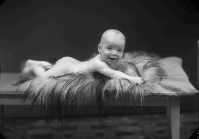 Porträtt av ett barn. Ateljefoto.