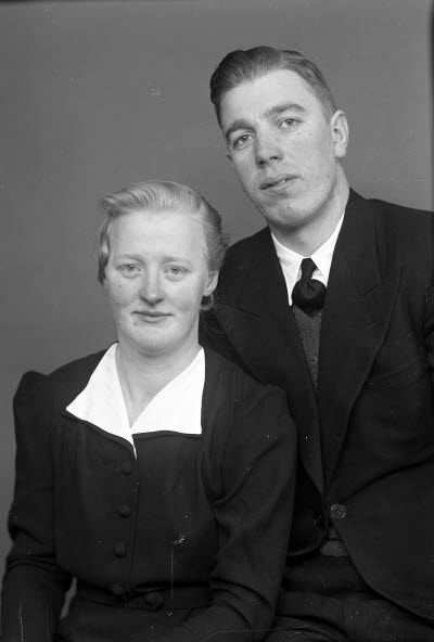 Porträtt av ett par. Bröllopsfoto. Ateljefoto.