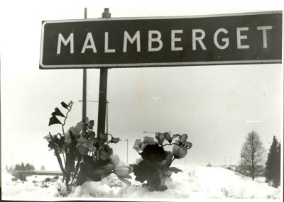 Vägskylt; ortnamnsmärke "Malmberget".