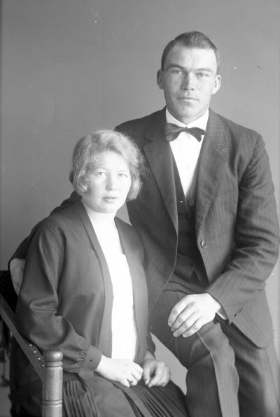 Porträtt av ett par. Ateljefoto.