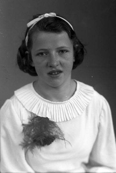 Porträtt av en flicka. Ateljefoto.