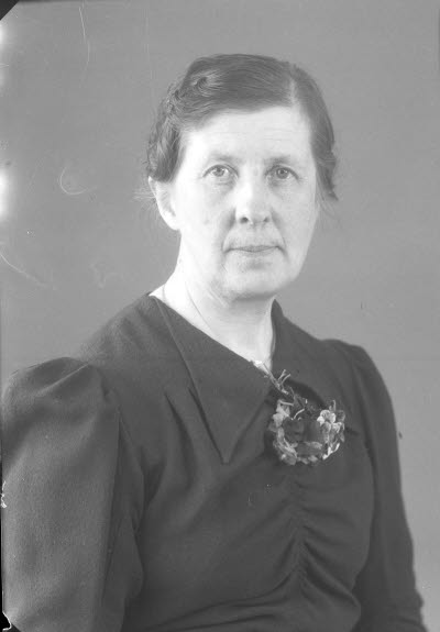 Porträtt av en dam. Ateljefoto.