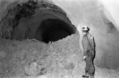 Natten mot den 9 mars 1993. Genomslag i snedbana 600-815 m nivån,730 m.avv,t.h. i bild Jan Olsson.