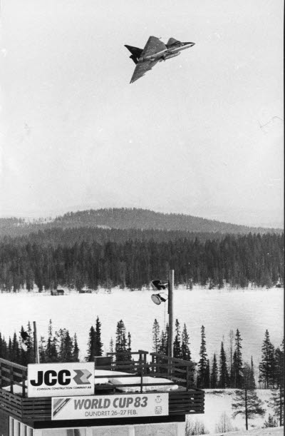 Stridsflygplan Saab 37 Viggen. Flyguppvisning Dundret, Gällivare, under World Cup - 83. 