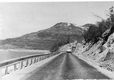 Vägen Västerut; Stora Sjöfallet. Turistbussar. 