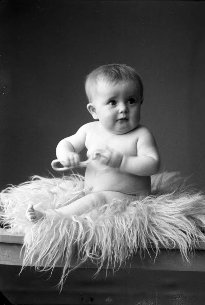 Porträtt av ett barn. Ateljefoto.