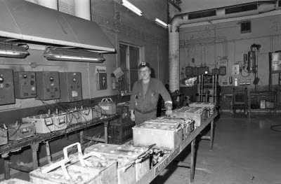 Vitåfors. Batteriladdning stationen 1994-09-19; Jonny Nilsson.