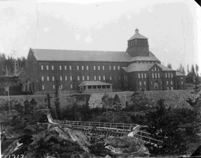 Ställverkshuset; ställverket. Exteriör.