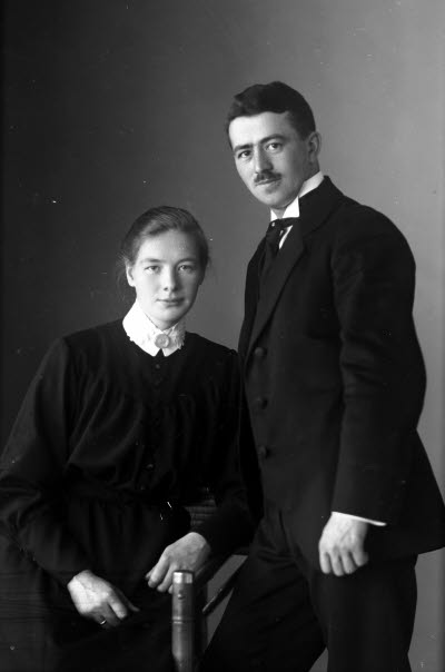 Porträtt av ett par. Ateljefoto.