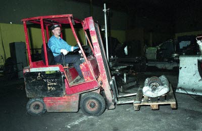 Bosse Eriksson, truckförare på mekaniskaverkstan 1994-04-19.