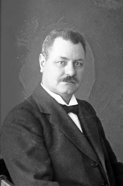 Porträtt av en herre. Ateljefoto.