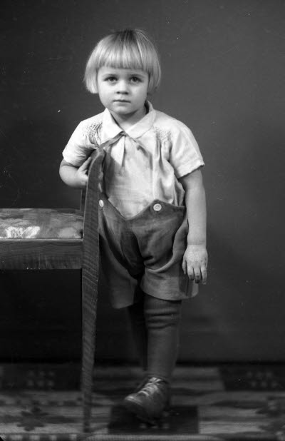 Porträtt av ett barn. Ateljefoto.