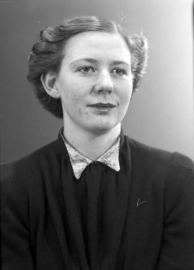 Porträtt av en dam. Ateljefoto.