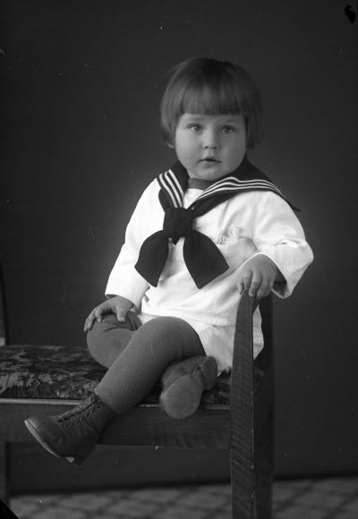 Porträtt av ett barn. Ateljefoto.