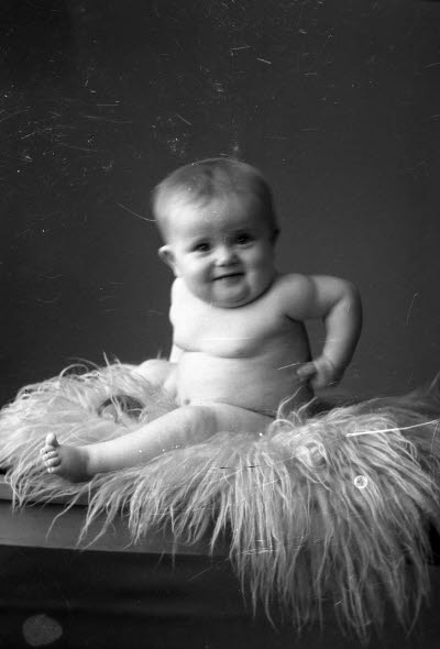 Porträtt av ett barn. Ateljefoto.