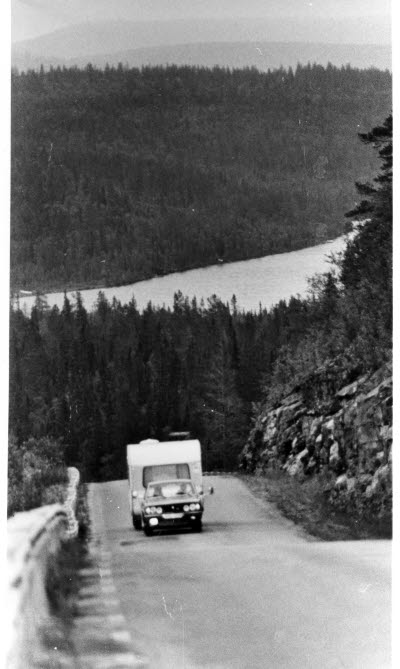 Gällivare. Husvagnsekipage på väg upp till Dundret. Väg upp till Björnfällan.