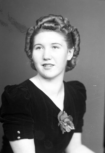 Porträtt av en dam. Ateljefoto.