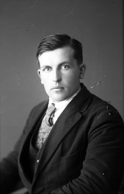 Porträtt av en herre. Ateljefoto.