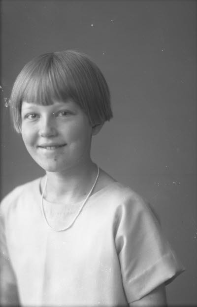 Porträtt av en flicka. Ateljefoto.