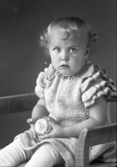 Porträtt av ett barn. Ateljefoto.