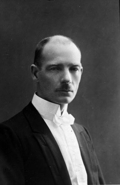 Porträtt av en herre. Ateljefoto.