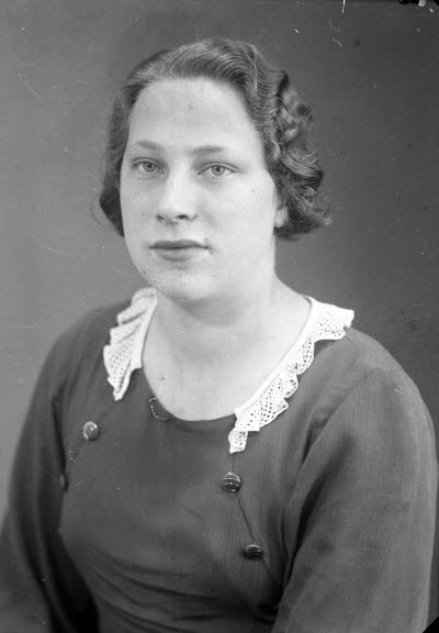 Porträtt av en dam. Ateljefoto.