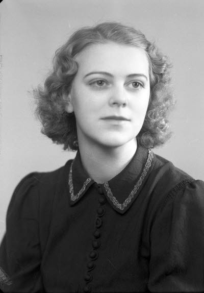 Porträtt av en dam. Ateljefoto.