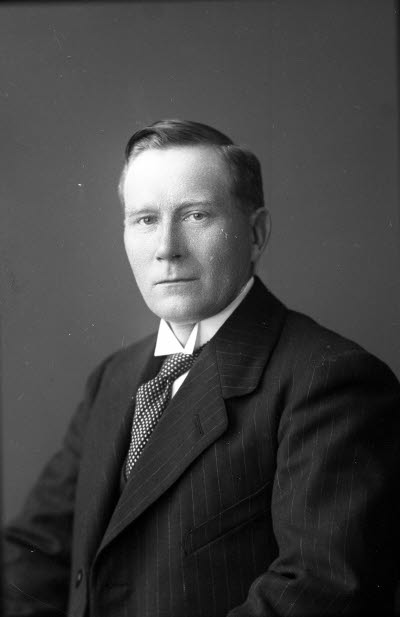 Porträtt av en herre. Ateljefoto.