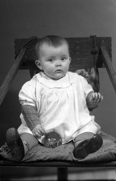 Porträtt av ett barn. Ateljefoto.