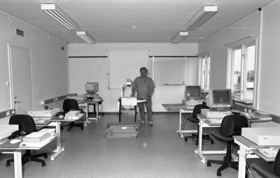 Inredning av nytt datarum för utbildningar.