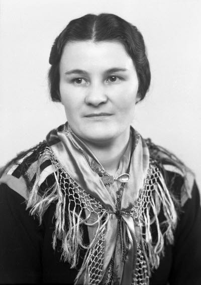 Porträtt av en dam. Ateljefoto.