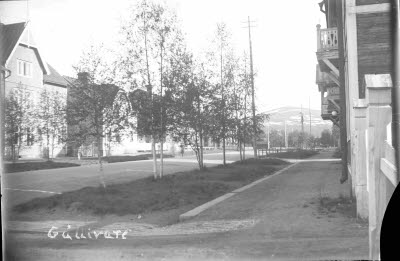 Malmbergsvägen mot järnvägsstationen.