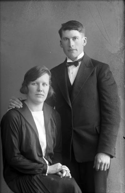 Porträtt av en herre och en dam. Ateljefoto.