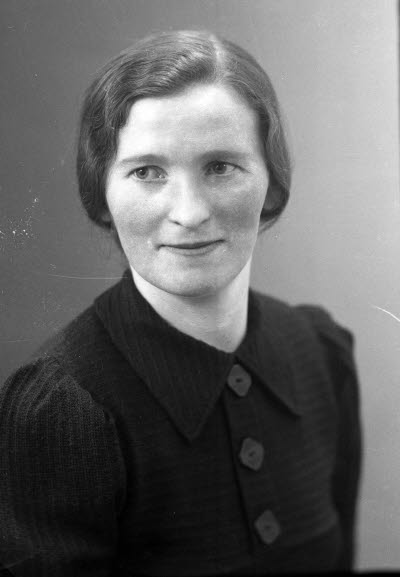 Porträtt av en dam. Ateljefoto.