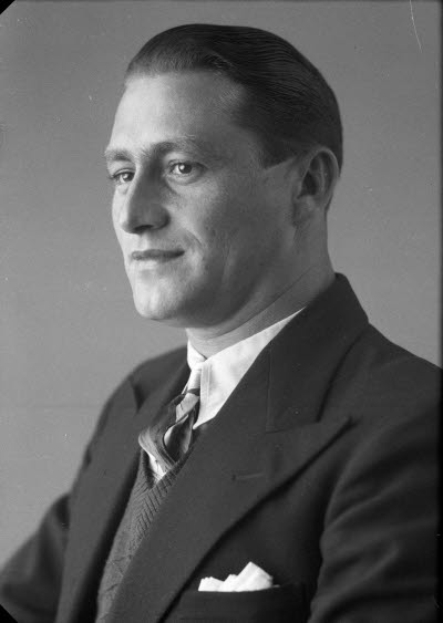 Porträtt av en herre. Ateljefoto.