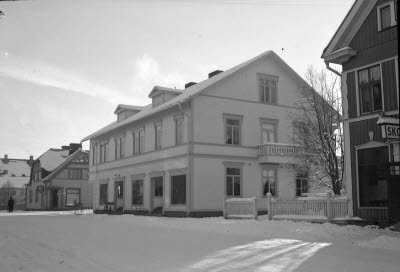 Storgatan: Gamla Telegrafen och Bolagshotellet från Malmberget; Carms fastighet.