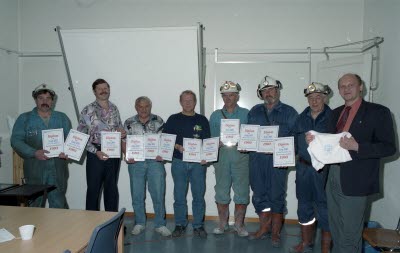 Olycksfria arbetsplatser inom gruv avdelningarna. Fr.v. Kjell Nordmark, Ove Sundström, Ingvar Martinsson, Bjarne Lindelöf, Ingvar Aspholm, Brynolf Apelqvist, Gunnar Bergman, Karl-Erik Rånman.