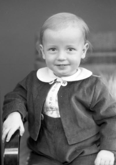 Porträtt av ett barn. Ateljefoto.