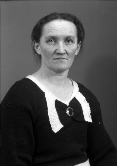 Porträtt av en dam. Ateljefoto.