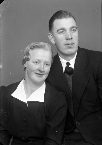 Porträtt av ett par. Bröllopsfoto. Ateljefoto.