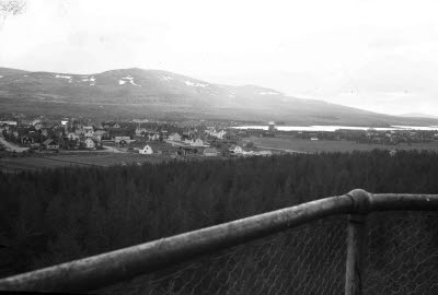 Vy över Gällivare från Heden; vattentornet.