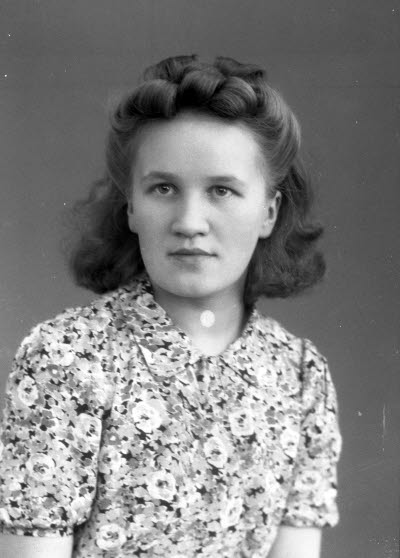 Porträtt av en dam. Ateljefoto.